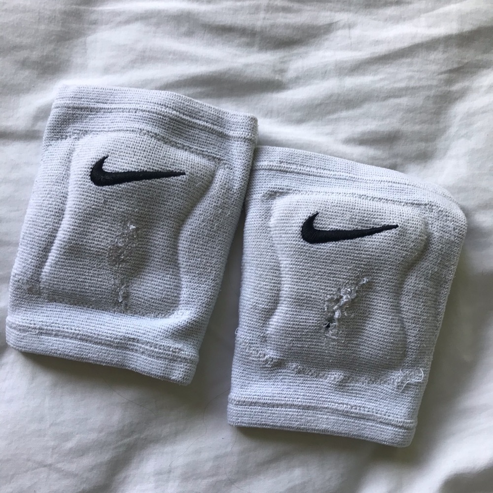 KNEE PADS
